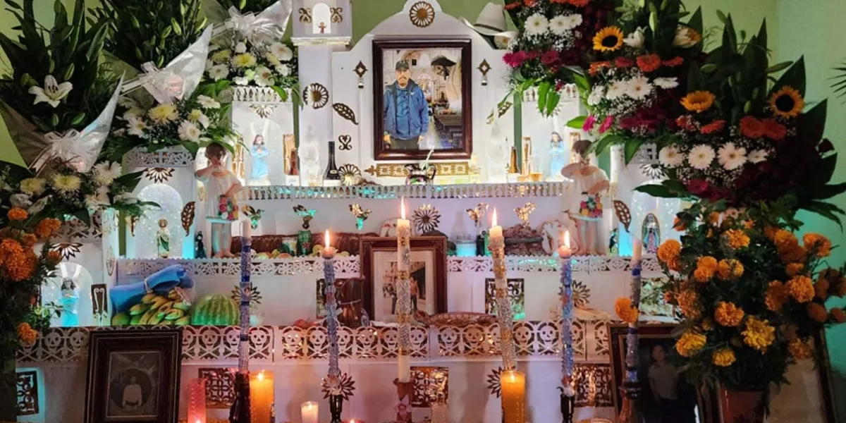 Tochimilco ilumina el Día de Muertos con 36 ofrendas monumentales y actividades culturales