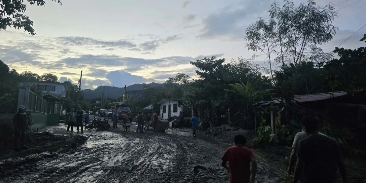 Tormenta tropical Jerry deja caminos destruidos y decenas de damnificados en Venustiano Carranza