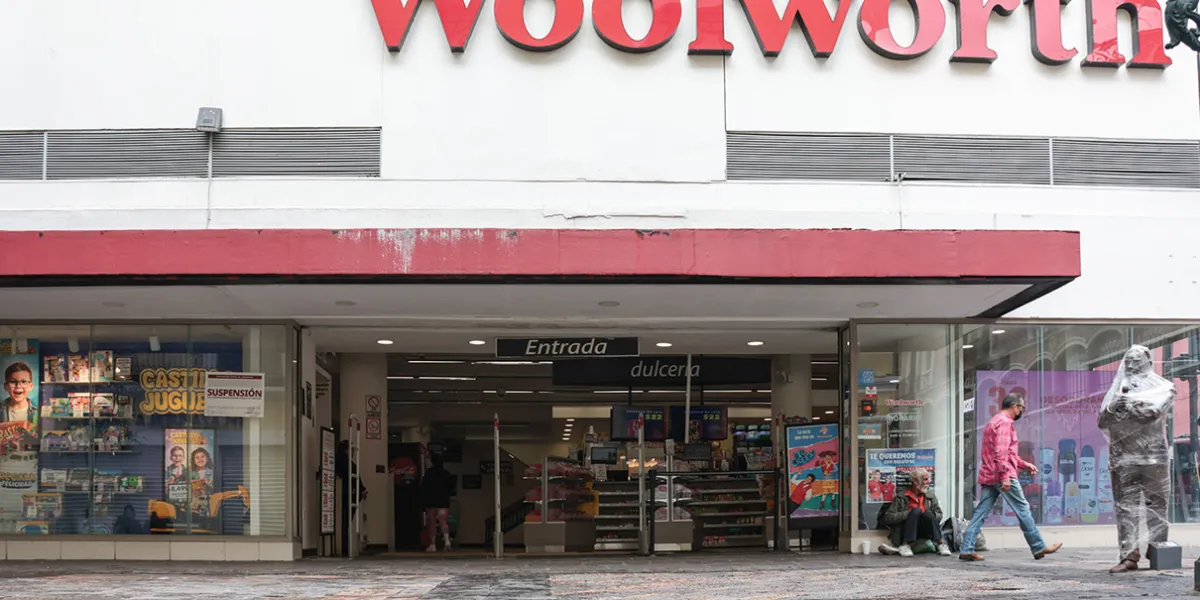 Profeco sanciona a Woolworth en Puebla por publicidad falsa y ofertas vencidas