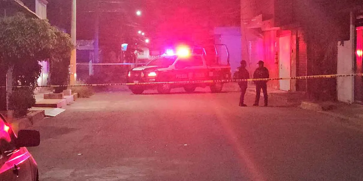 Balean a policía escolta en Jardines de Castillotla; agresores logran escapar