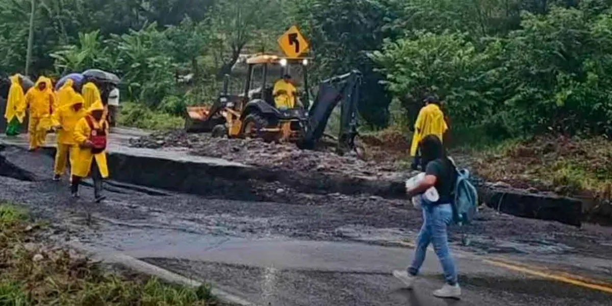 Deslaves, hundimientos y tormentas colapsan carreteras en la Sierra Norte