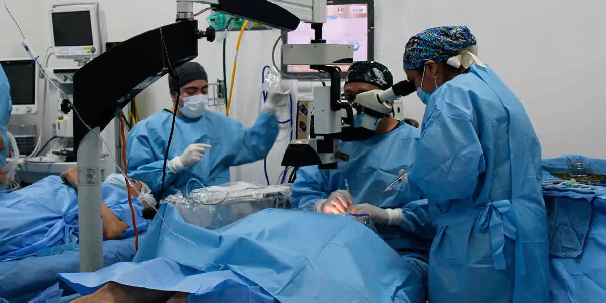 83 poblanos recuperaron la visión tras jornada de cirugías en el IMSS