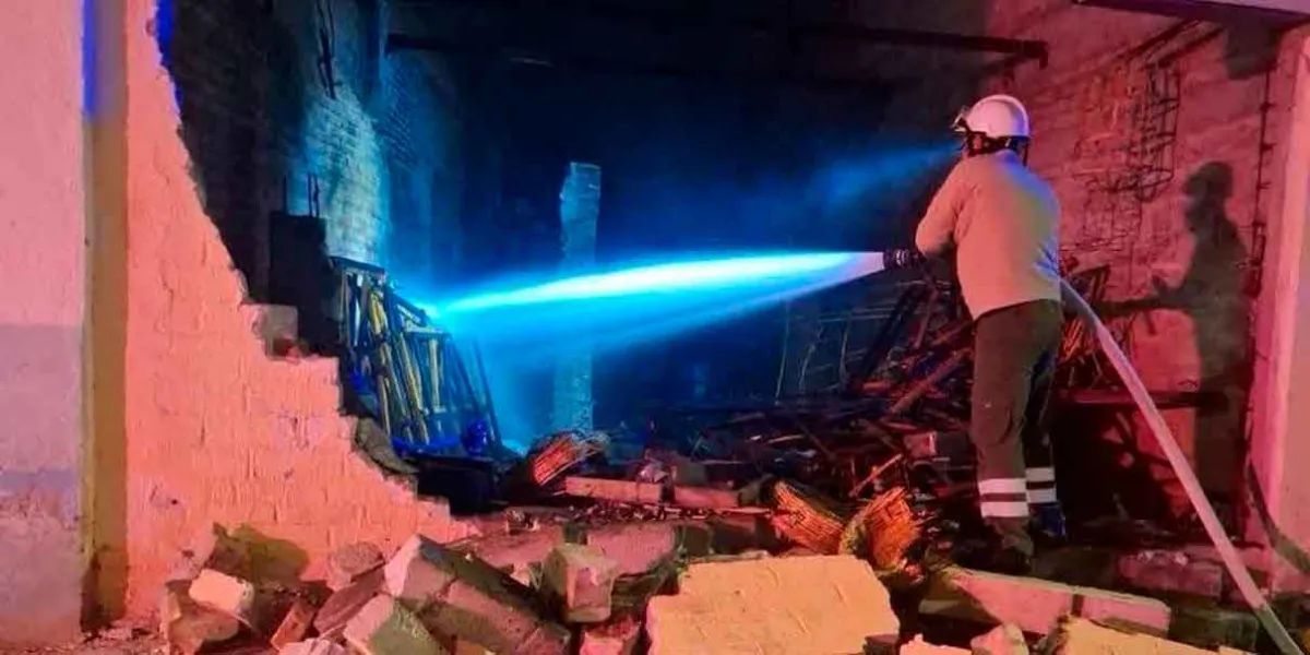 Explosión de polvorín en Ajalpan deja daños y alarma vecinal