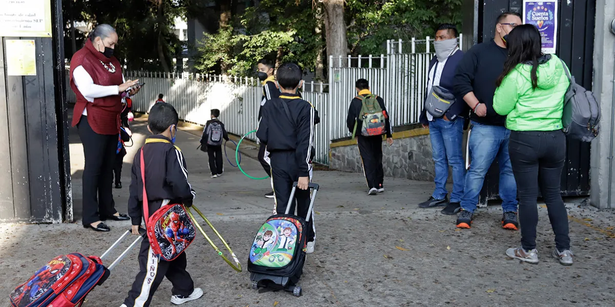 Puebla aplicará horario de invierno en todas las escuelas a partir del 3 de noviembre