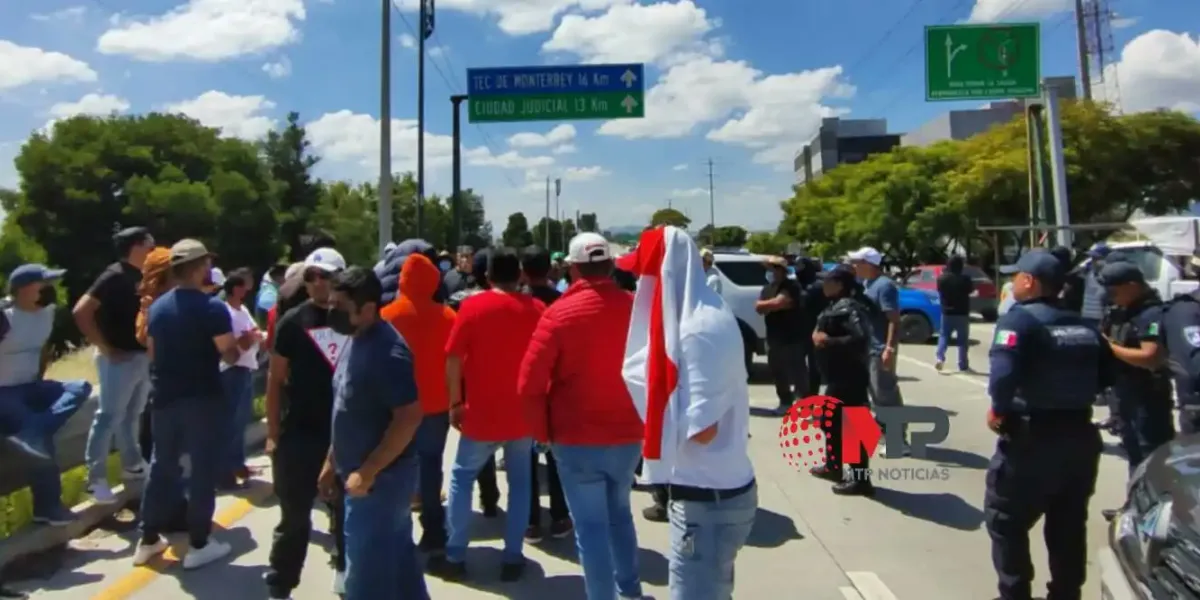 Protesta de automovilistas en Puebla: bloquean Periférico por retención de autos chocolate
