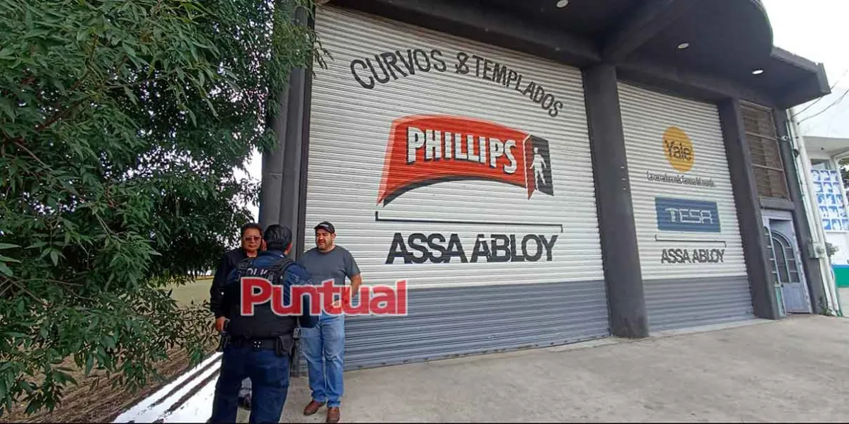 Hacen boquete y roban 200 mil pesos en negocio de aluminios de Texmelucan