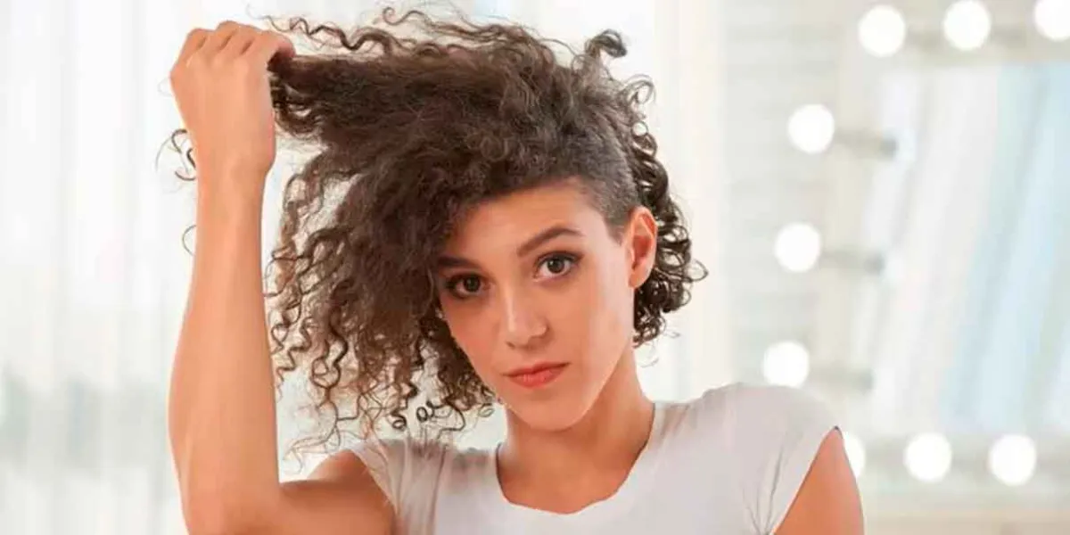 Los 5 mejores champús del método curly: guía para un cabello rizado perfecto