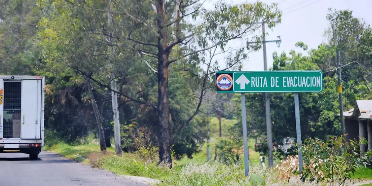 Atlixco solicita apoyo estatal para reparar rutas de evacuación por actividad del Popocatépetl