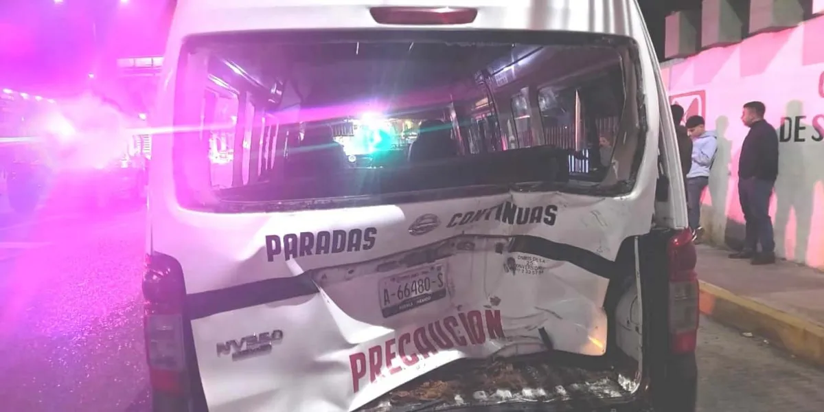 Automóvil choca contra motocicletas y colectiva en Xicotepec; hay dos lesionados
