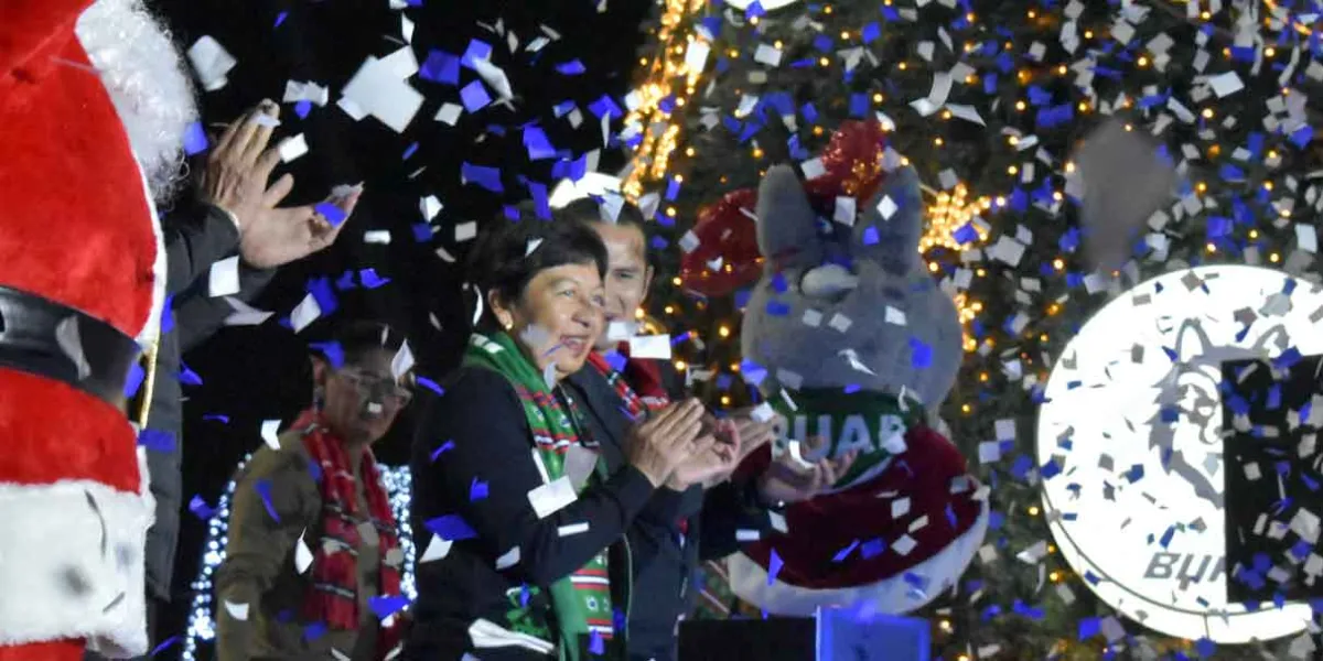 Ciudad Universitaria de la BUAP enciende el espíritu navideño