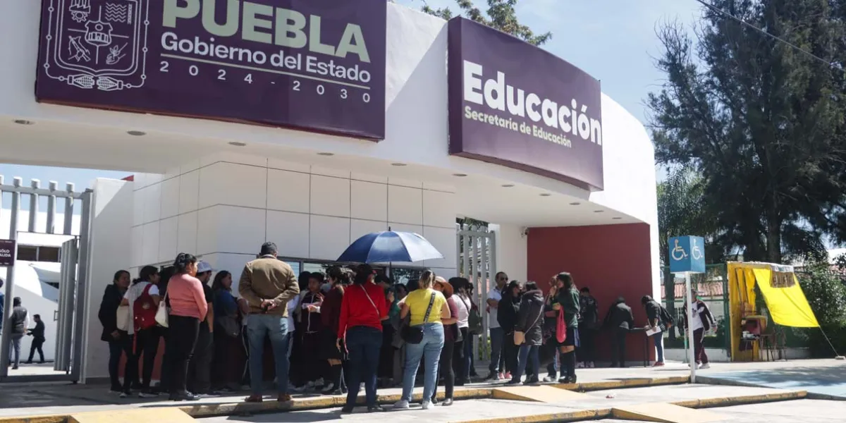 Docentes y trabajadores del Sitem bloquearon la SEP; exigen atención a demandas laborales