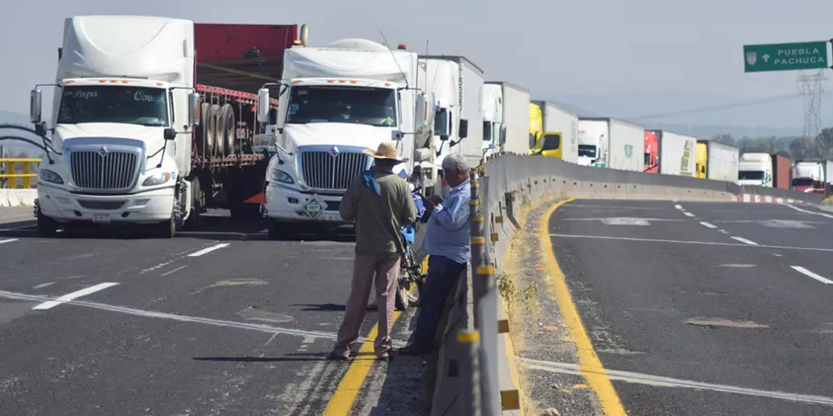 México: transportistas denuncian hasta 60 asaltos diarios pese a baja oficial en robos carreteros