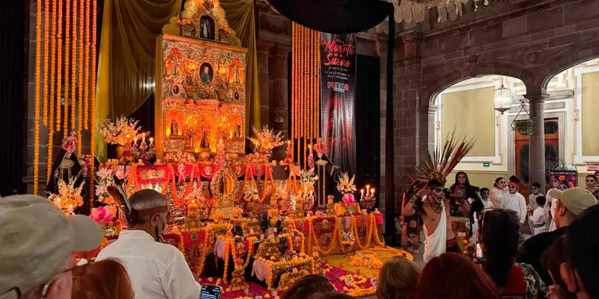 La ofrenda rinde homenaje a Juan de Palafox y Mendoza, figura clave del barroco novohispano y ejemplo de integridad, fe y servicio