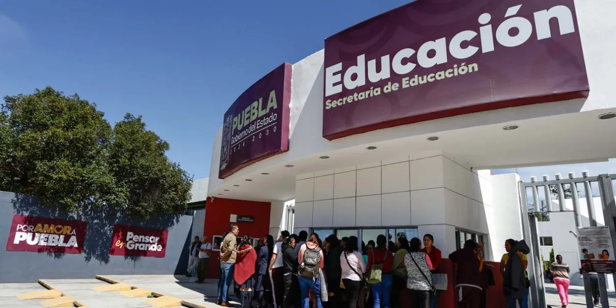 Padres y alumnos del Plantel Azteca exigen apoyo educativo garantizado