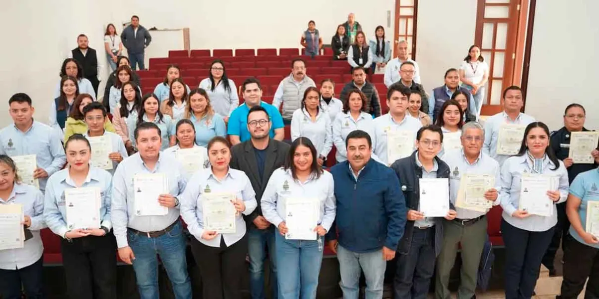  Icatep entregó certificaciones y constancias a personal de Huauchinango