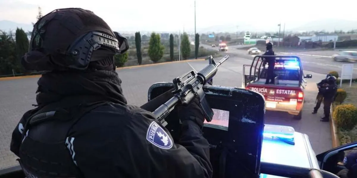 Despliegue policial durante marcha por revocación de mandato de Sheinbaum en Puebla