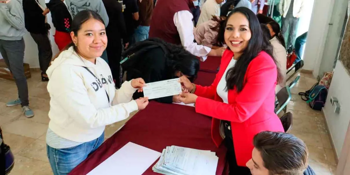 Reafirma Tonantzin Fernández su compromiso con las juventudes cholultecas