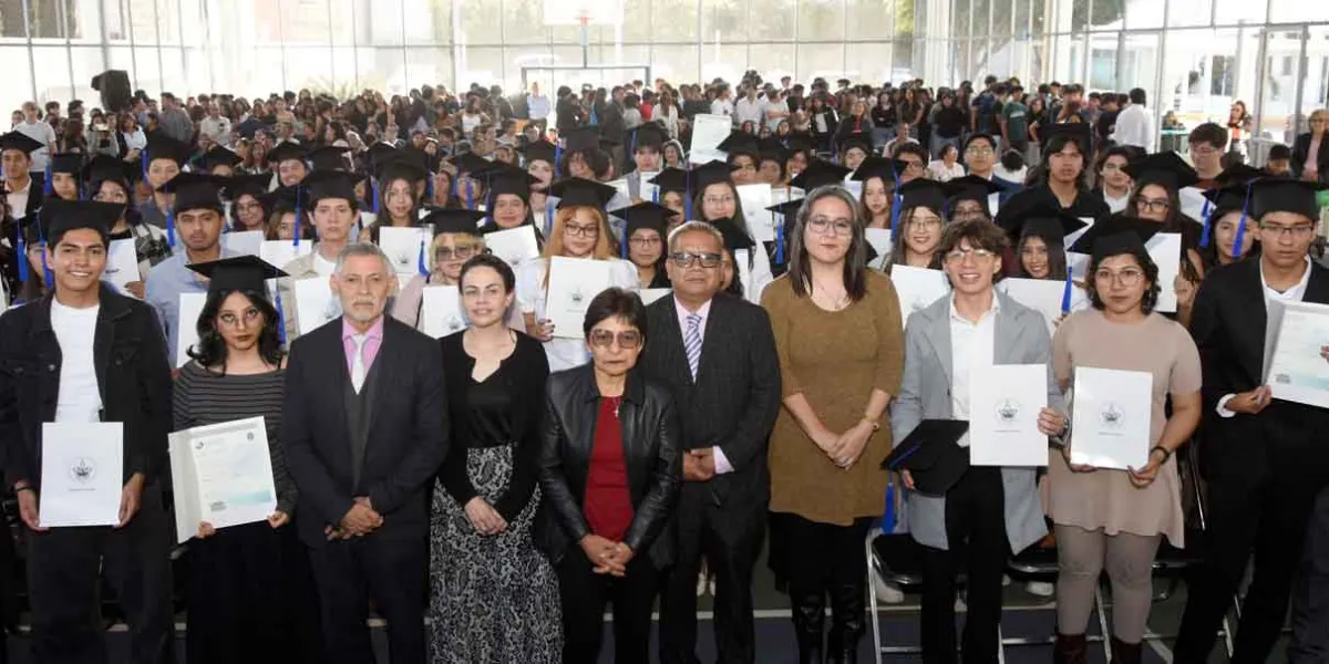 Rectora Lilia Cedillo destaca esfuerzo y perseverancia en los egresados del Bachillerato 5 de Mayo de la BUAP