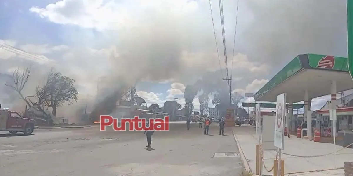 Tanques de gas estallan durante incendio en Texmelucan y cierran la México-Puebla