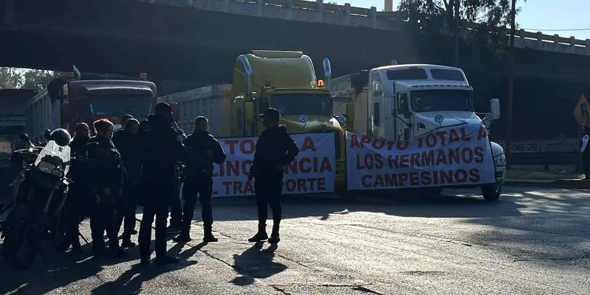 Organizaciones de transportistas y campesinos paralizan rutas; SICT llama al diálogo y supervisa afectaciones en Puebla