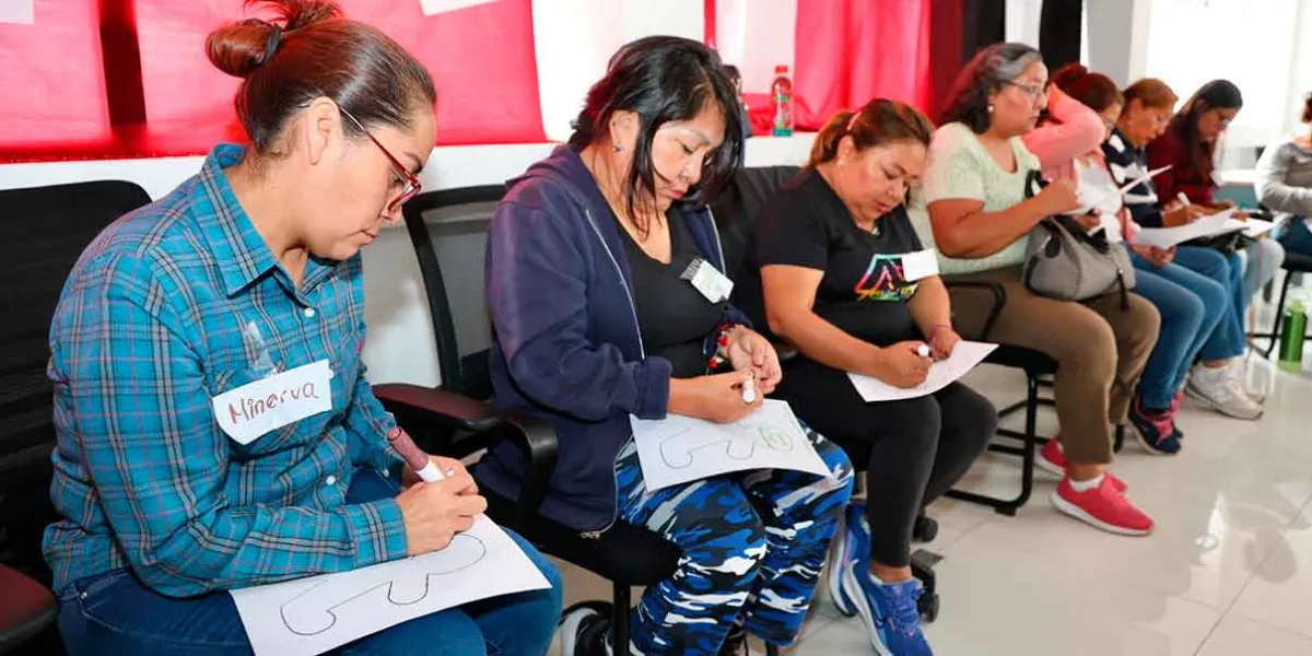 SEDIF Puebla refuerza acciones contra la violencia con talleres para mujeres y hombres