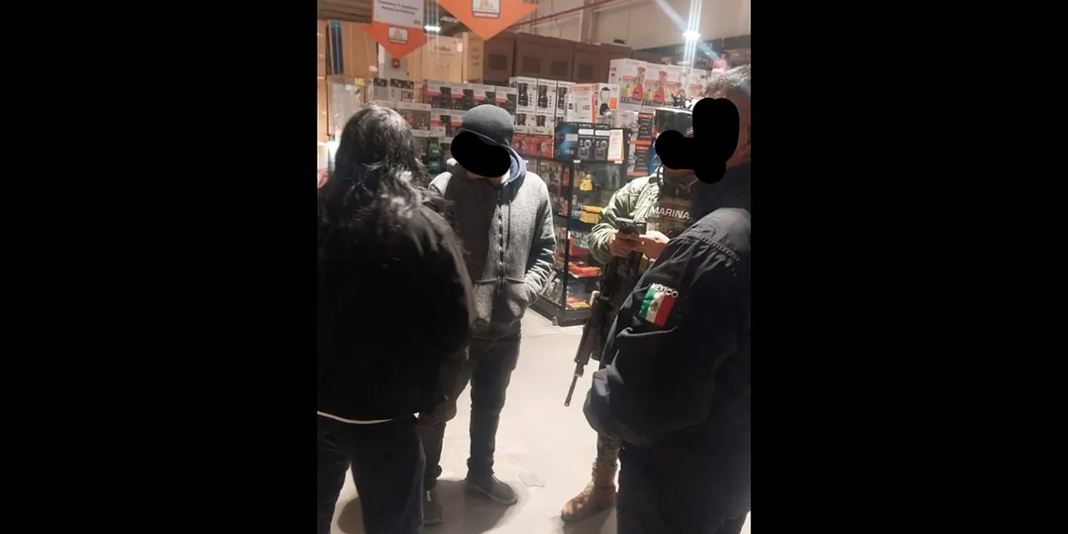 Robo millonario en Chedraui Apizaco: ladrones entran con minivan y huyen sin ser detenidos