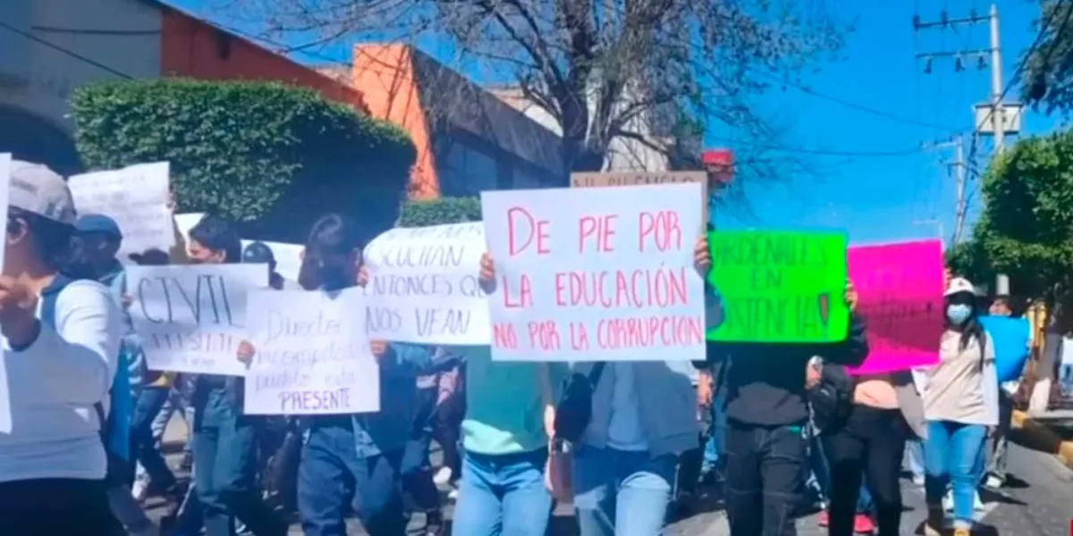 Alumnos del Tec de Tehuacán exigen la renuncia de su director