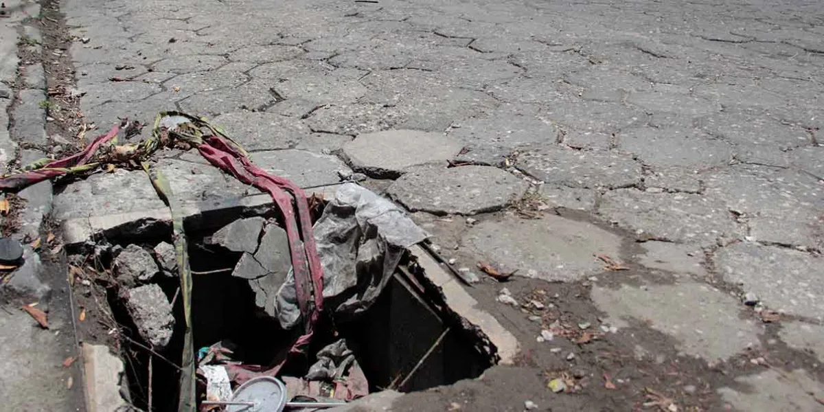 Ayuntamiento de Puebla atiende reportes por alcantarillado y cableado en el Centro Histórico