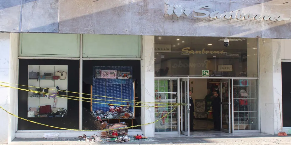 Delincuentes repiten modus operandi en el Sanborns del Centro de Puebla