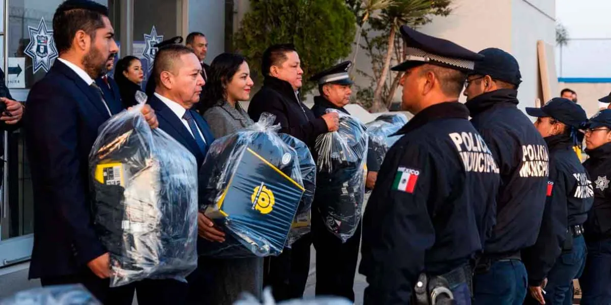 Equipa Lupita Cuautle a Policía y Protección Civil de San Andrés Cholula
