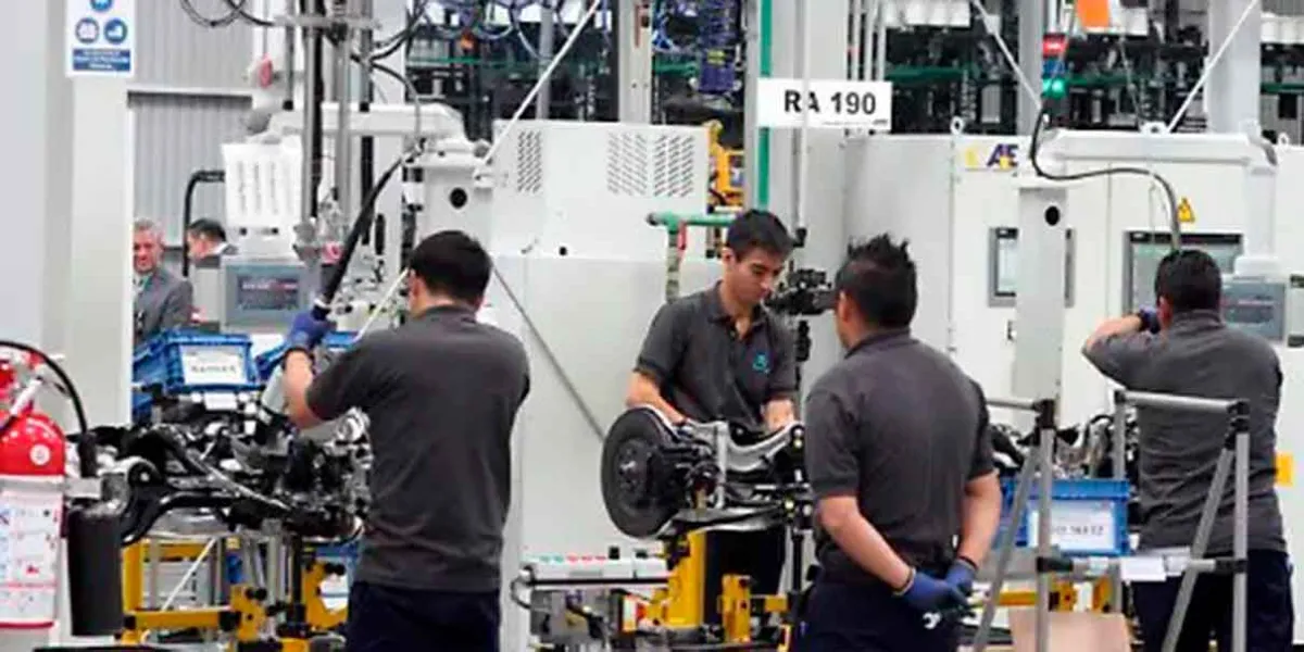 Puebla acumula once meses de caída industrial; construcción retrocede 20%